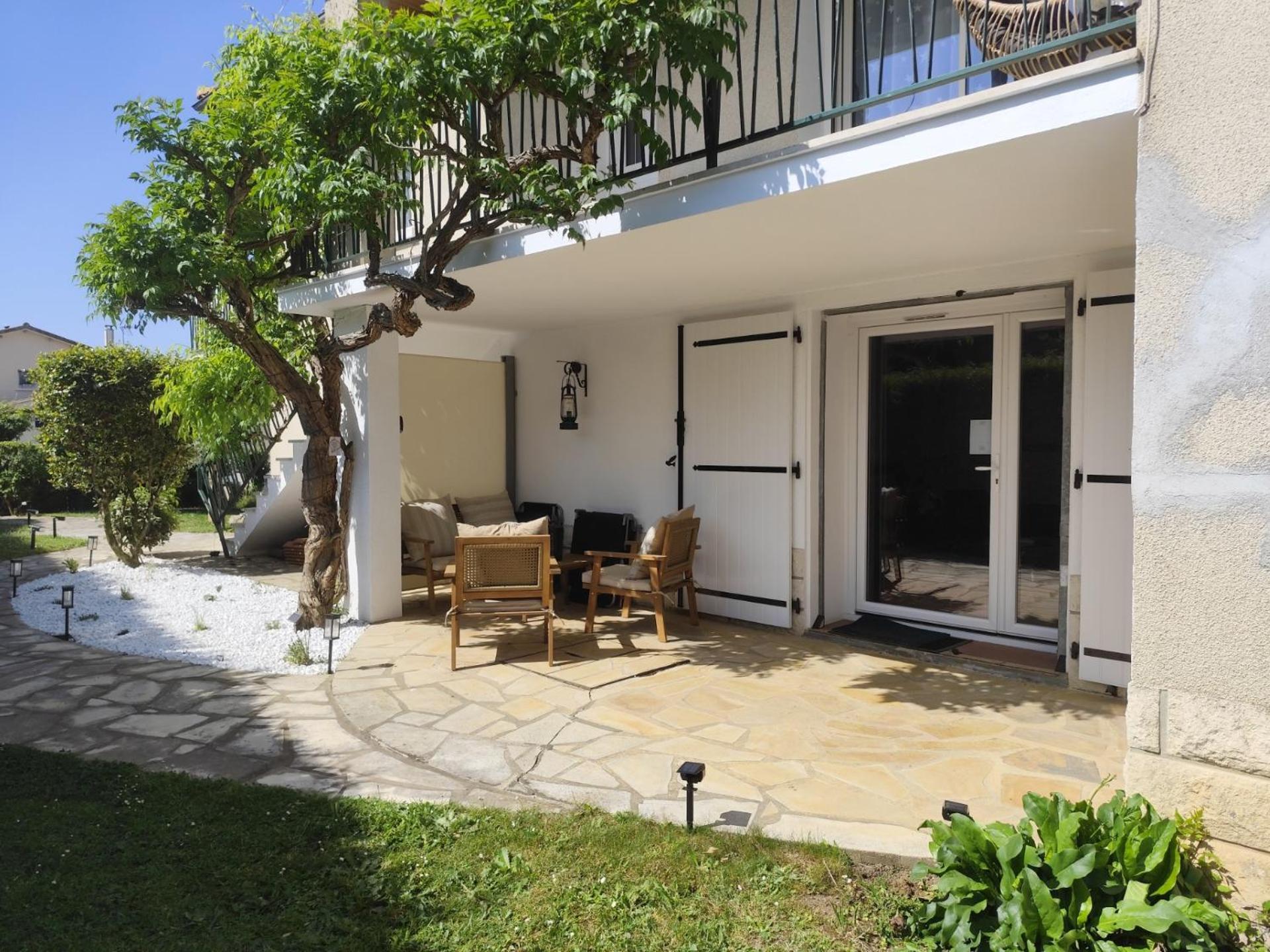 Au 9Eme Art Apartman La Rochefoucauld Kültér fotó